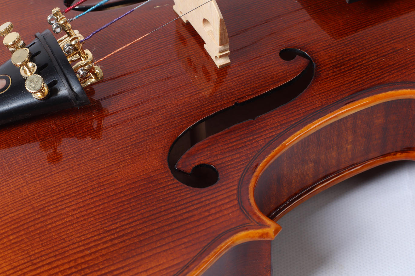 弦上的呼吸与声学的诚实：1500-3000元入门进阶小提琴选购全维度拆解！