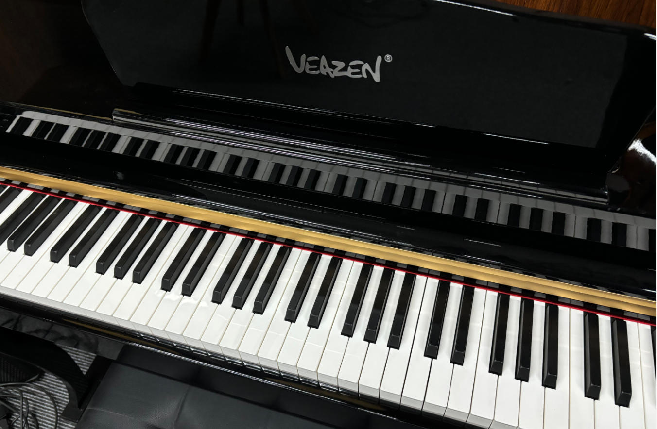 触碰灵魂的重力：为什么你的指法在进步，琴声却越来越“假”？四款新手热门电钢琴横向评测~