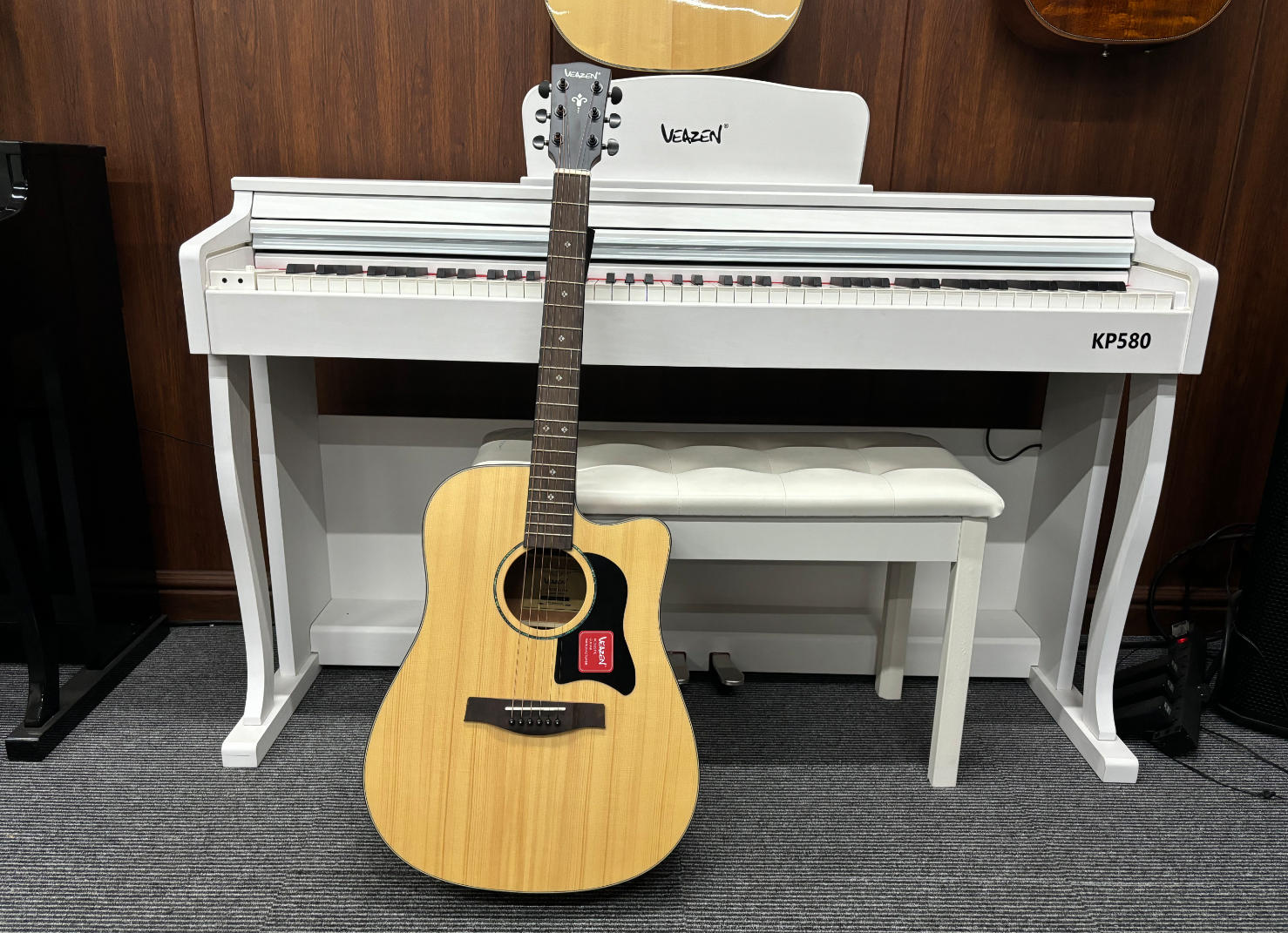 告别烧火棍！千元内三大品牌吉他横评：音色、手感、耐用度，看完秒懂怎么选！