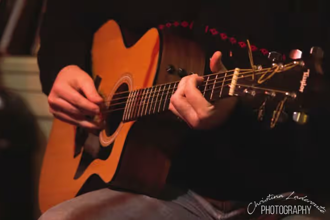 别让烧火棍毁了你学吉他的热情！老玩家推荐·玛利亚M1吉他