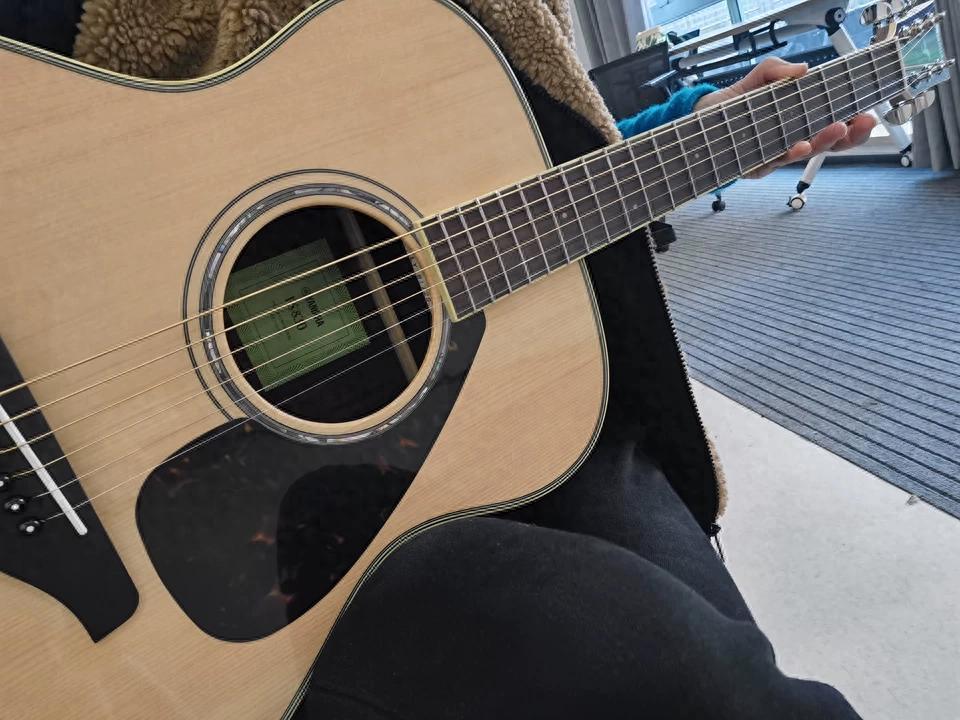 2026年买琴必看：避开弦距过高按弦累劝退避坑，这份新手入门木吉他推荐硬核科普请收好